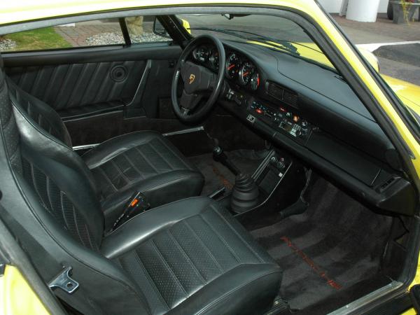 911 SC interior