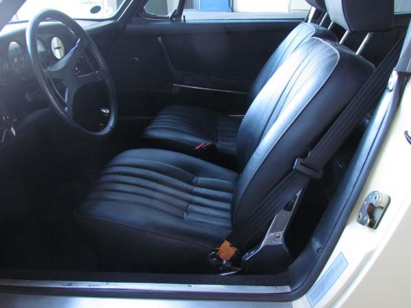 1969 911 Targa 2.2 E interior seen from the drivers side